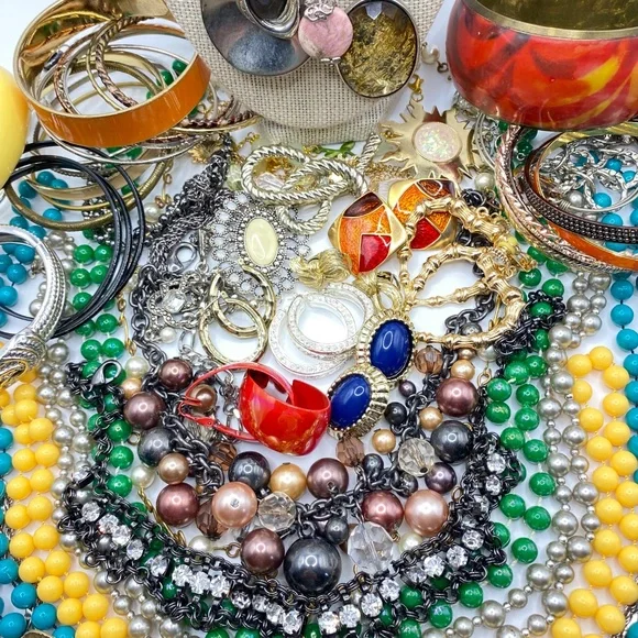 Jewelry Bundle Necklaces Earrings Bracelets Bangles Variety Lot 2.5 lbs. - Picture 5 of 11